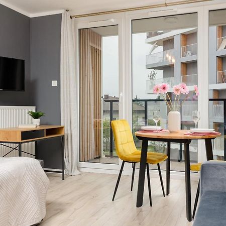 Studio With Balcony Warsaw Kokoryczki By Noclegi Renters Екстер'єр фото