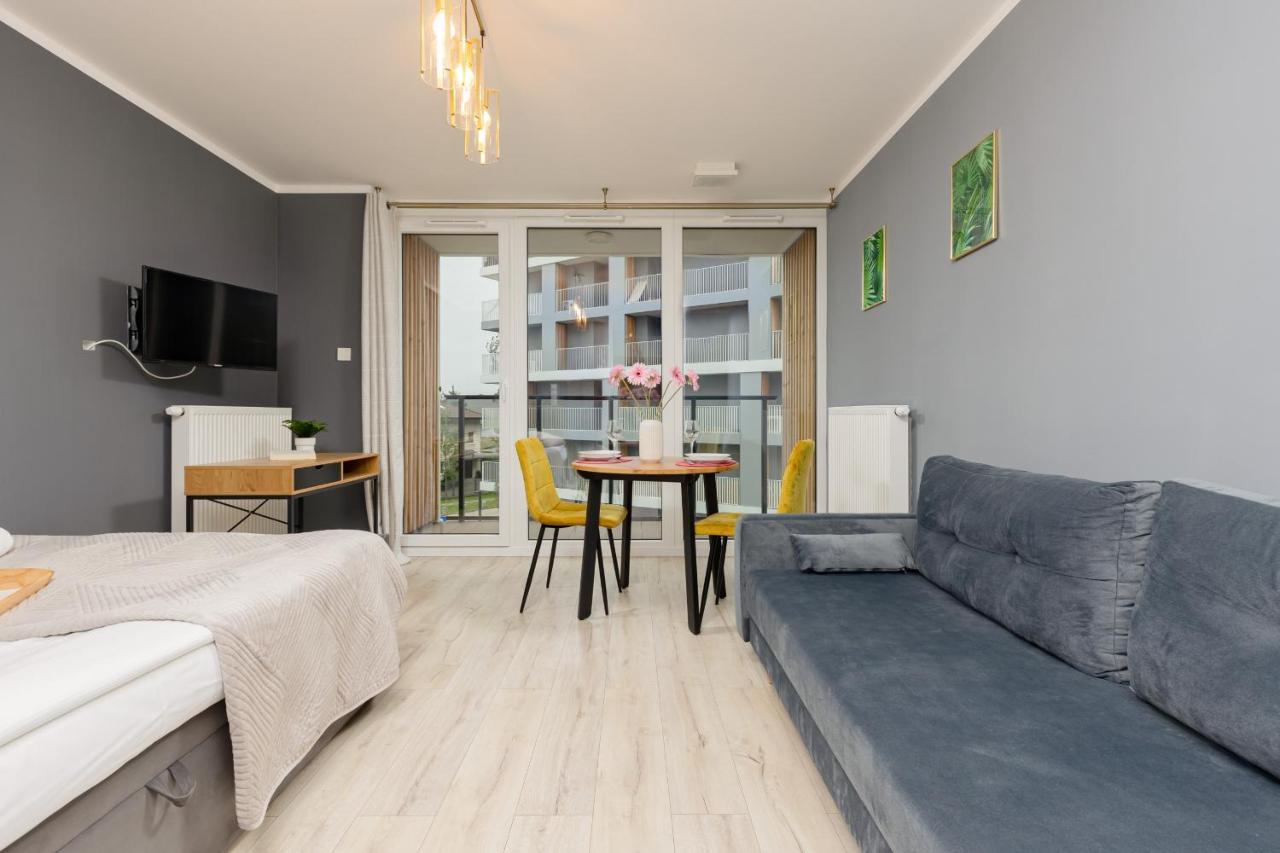 Studio With Balcony Warsaw Kokoryczki By Noclegi Renters Екстер'єр фото