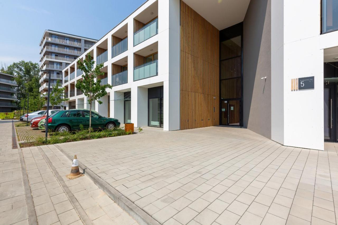Studio With Balcony Warsaw Kokoryczki By Noclegi Renters Екстер'єр фото